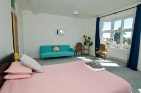 Beautiful large 3-bed coastal flat with parking.
